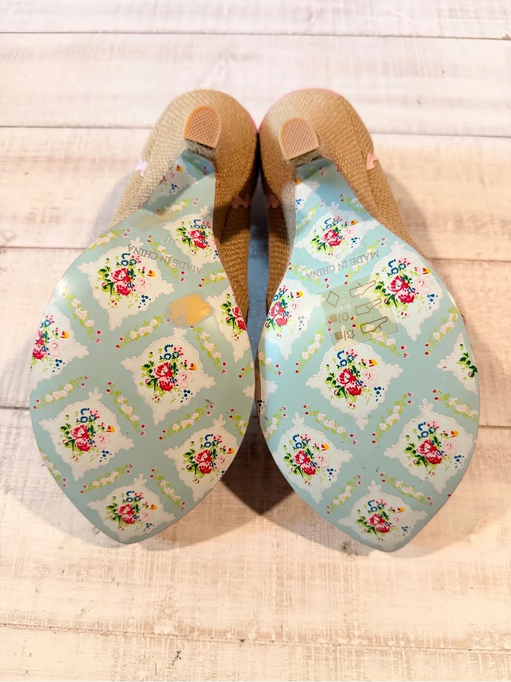 Irregular Choice Burlap Heels Size 38.5 Tan Brown Pink Ric Rac Trim Retro Pinup